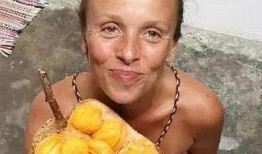 金乡情侣吃瓜,甜蜜瞬间引网友热议