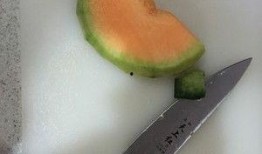 哈密瓜的皮可以吃吗,可食用之谜揭秘