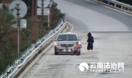 高速公路停车吃瓜,共享夏日清凉瓜果时光